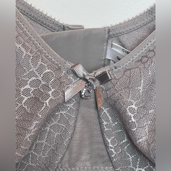 Chantelle minimizing underwire  bra - Picture 3 of 11